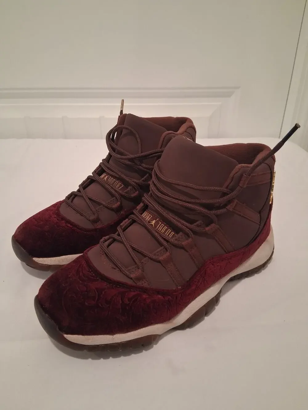 Air Jordan 11 Retro Heiress Night Maroon Velvet 852625-650 Size 5.5Y NO INSOLES